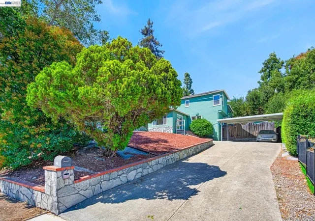 Photo 2 of Single family home for sale at 8382 Golf Links Rd, Oakland, CA 94605 | MLS# 41144816 | Listing updated on 2026-09-14