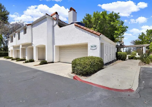 Listing Photo 4 - Condo for sale in building located at 16130 Avenida Venusto, San Diego, CA 92128 - Unit #24