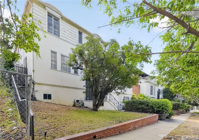 Listing Photo 4 - Condo for sale in building located at 1274 S Beverly Gln, Los Angeles, CA 90024