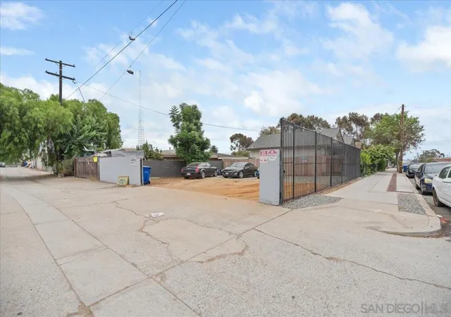 Photo 4 of Sale Pending at 1027 S 39 32nd Street, San Diego, CA 92113 | MLS# 260019827SD | Listing updated on 2026-09-15