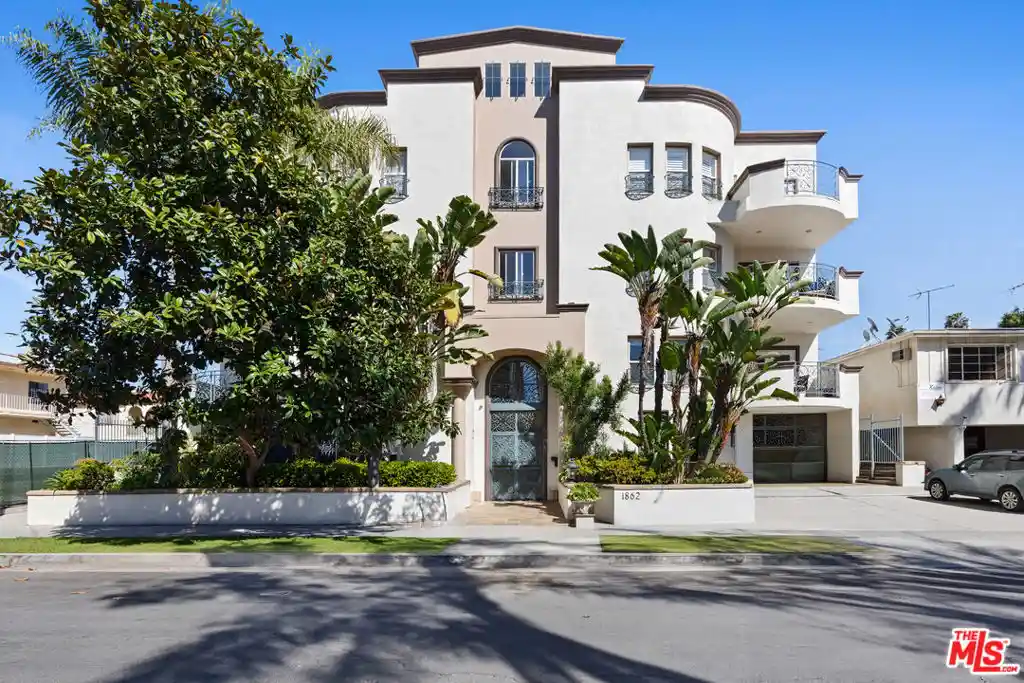 Listing Photo 2 - Condo for sale in 1862 S Bentley Ave located at 1862 S Bentley Ave, Los Angeles, CA 90025 - Unit #202