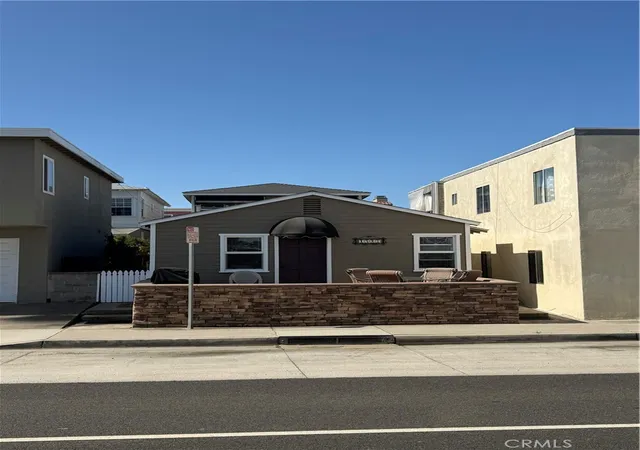 Photo 3 of House for sale at 1527 W Balboa, Newport Beach, CA 92663 | MLS# LG26177551 | Listing updated on 2026-10-02