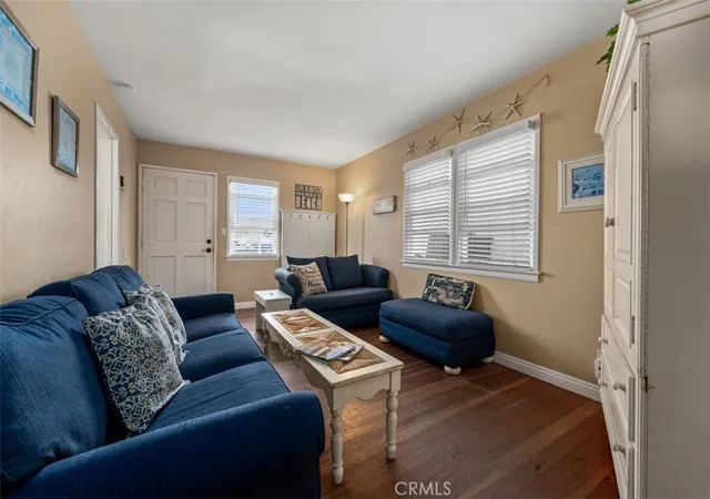 Photo 4 of House for sale at 1527 W Balboa, Newport Beach, CA 92663 | MLS# LG26177551 | Listing updated on 2026-10-02