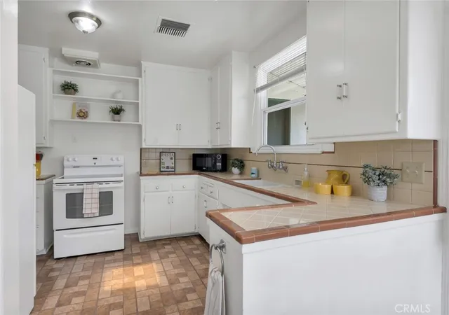 Photo 3 of Single family home for sale at 400 University Ave, Burbank, CA 91504 | MLS# BB26175683 | Listing updated on 2026-10-05