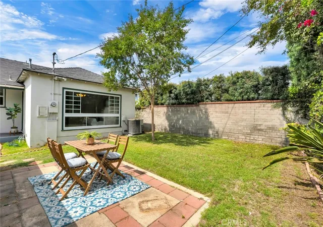 Photo 4 of Single family home for sale at 400 University Ave, Burbank, CA 91504 | MLS# BB26175683 | Listing updated on 2026-10-05