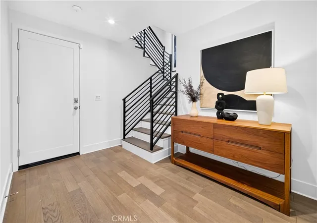 Photo 3 of Sale Pending at 1400 Fuller Ave N #7, Los Angeles, CA 90046 | MLS# SR26176986 | Listing updated on 2026-09-14