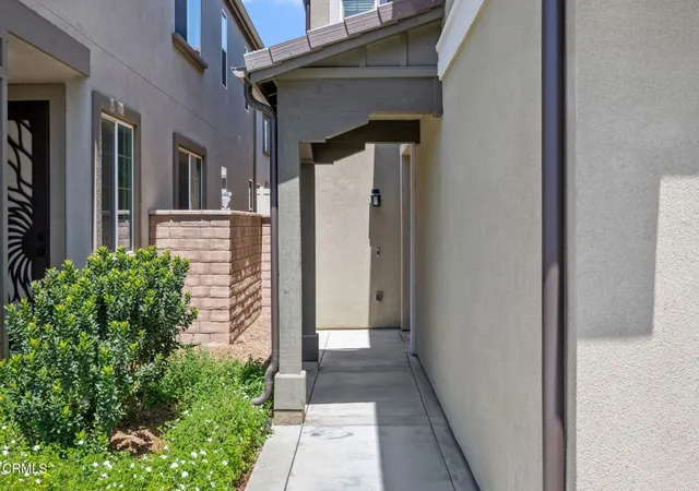 Photo 3 of Single family home for sale at 1951 Meyer Ct, Santa Paula, CA 93060 | MLS# V1-38190 | Listing updated on 2026-09-14