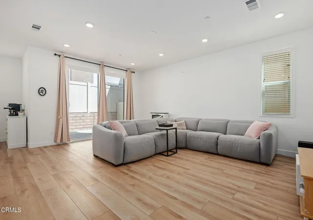 Photo 4 of Single family home for sale at 1951 Meyer Ct, Santa Paula, CA 93060 | MLS# V1-38190 | Listing updated on 2026-09-14