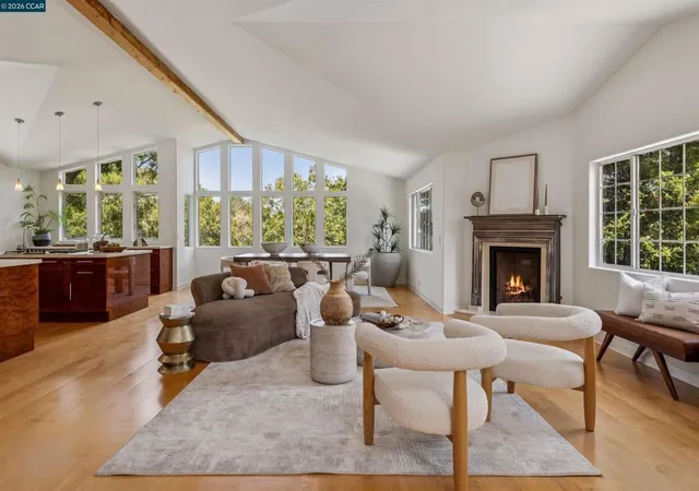 Photo 3 of Single family home for sale at 6 Monte Vista Rd, Orinda, CA 94563 | MLS# 41145018 | Listing updated on 2026-10-05