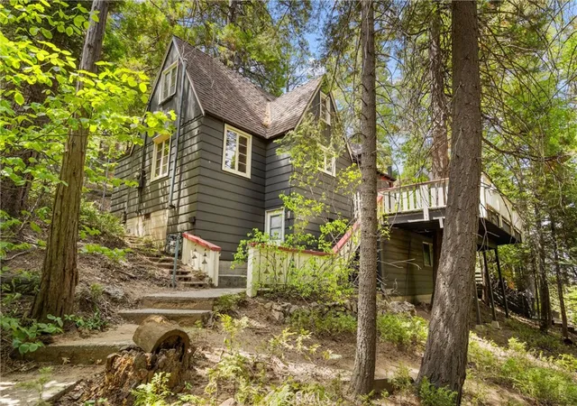 Photo 3 of Single family home for sale at 320 Flower Dr, Lake Arrowhead, CA 92352 | MLS# CV26178159 | Listing updated on 2026-09-14