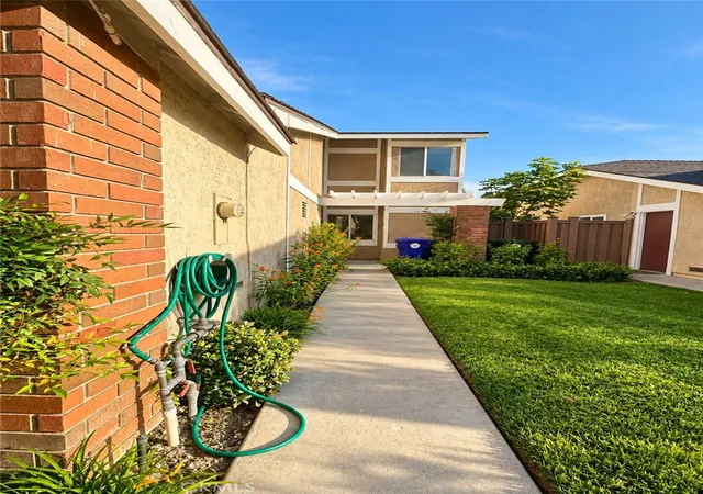 Photo 3 of Townhouse for sale at 16738 Highfalls St, Canyon Country, CA 91387 | MLS# IG26178285 | Listing updated on 2026-09-14