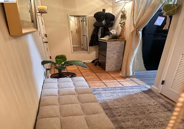 Listing Photo 3 - Condo for sale in building located at 6254 Joaquin Murieta Ave, Newark, CA 94560 - Unit #I
