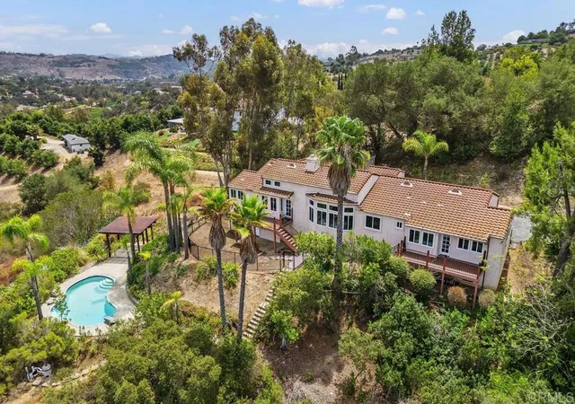 Photo 2 of Sale Pending at 2718 Via Del Robles, Fallbrook, CA 92028 | MLS# NDP2607688 | Listing updated on 2026-09-14