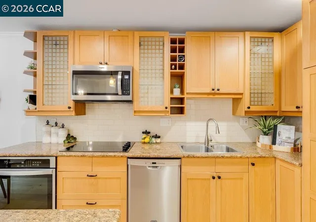 Listing Photo 5 - Condo for sale in building located at 1470 Creekside Dr, Walnut Creek, CA 94596 - Unit #18