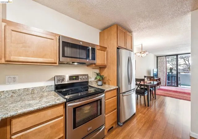 Photo 2 of Condo for sale at 555 Pierce St #1125, Albany, CA 94706 | MLS# 41145084 | Listing updated on 2026-09-18