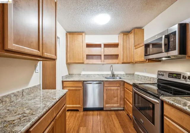 Photo 4 of Condo for sale at 555 Pierce St #1125, Albany, CA 94706 | MLS# 41145084 | Listing updated on 2026-09-18