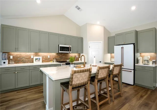 Photo 3 of Sale Pending at 3805 Shannon Ln, Piru, CA 93040 | MLS# SR26178496 | Listing updated on 2026-10-02