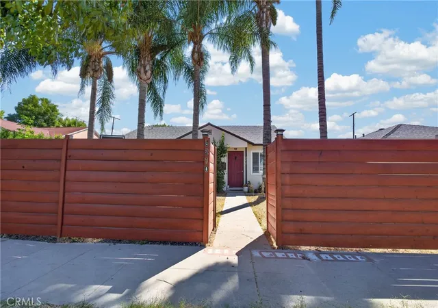 Photo 2 of Single family home for sale at 8210 White Oak Ave, Northridge, CA 91325 | MLS# SR26178584 | Listing updated on 2026-09-26