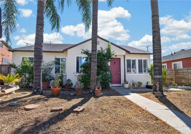 Photo 3 of Single family home for sale at 8210 White Oak Ave, Northridge, CA 91325 | MLS# SR26178584 | Listing updated on 2026-09-26