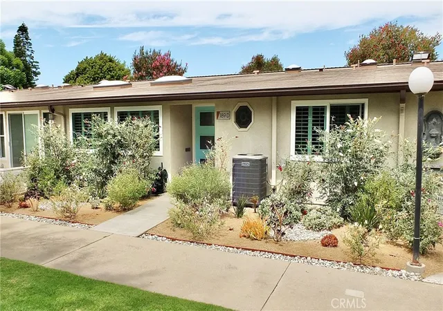 Listing Photo 5 - Condo for sale in building located at 13280 El Dorado Dr 189d, Seal Beach, CA 90740