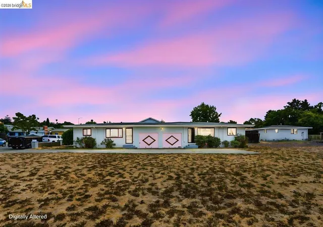 Photo 3 of Sale Pending at 207 Holly St, Vallejo, CA 94589 | MLS# 41145143 | Listing updated on 2026-09-28