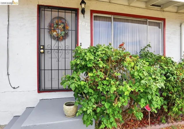 Listing Photo 5 - Condo for sale in building located at 207 Holly St, Vallejo, CA 94589