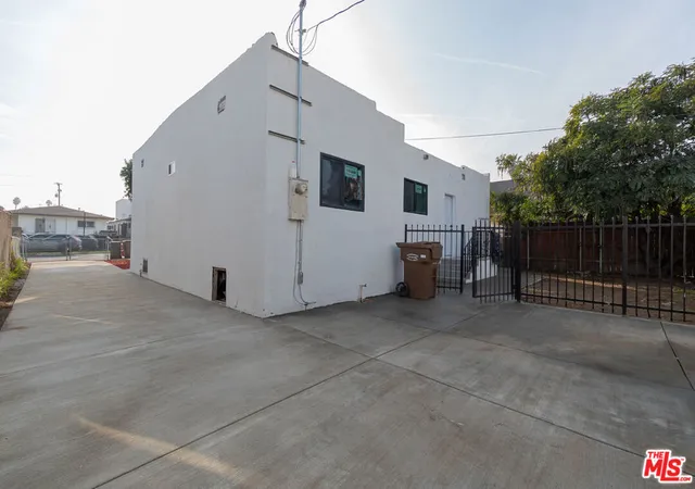 Listing Photo 4 - Condo for sale in building located at 1341 W 94th St, Los Angeles, CA 90044
