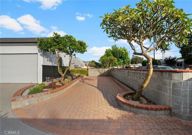 Photo 2 of Sale Pending at 5216 Mesmer, Culver City, CA 90230 | MLS# OC26176174 | Listing updated on 2026-09-14
