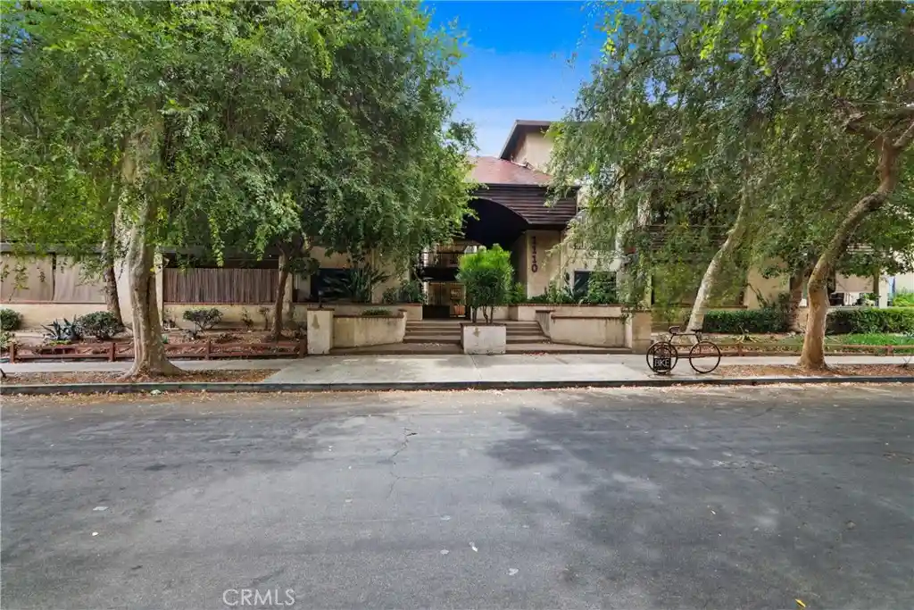 Listing Photo 2 - Condo for sale in 1110 Ohio Ave located at 1110 Ohio Ave, Long Beach, CA 90804 - Unit #22