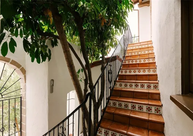 Photo 3 of Sale Pending at 2050 N Las Palmas Ave, Los Angeles, CA 90068 | MLS# TR26178937 | Listing updated on 2026-09-29