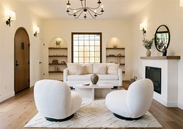 Photo 3 of Sale Pending at 2050 N Las Palmas Ave, Los Angeles, CA 90068 | MLS# TR26178937 | Listing updated on 2026-09-29