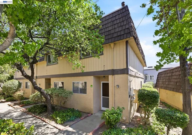Photo 2 of Condo for sale at 10401 Shaw St #401, Oakland, CA 94605 | MLS# 41145215 | Listing updated on 2026-09-15