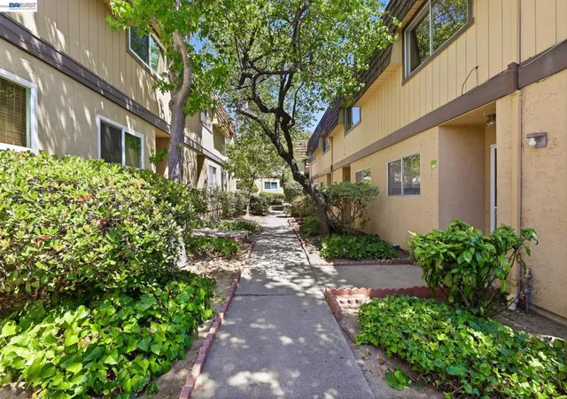 Photo 3 of Condo for sale at 10401 Shaw St #401, Oakland, CA 94605 | MLS# 41145215 | Listing updated on 2026-09-15