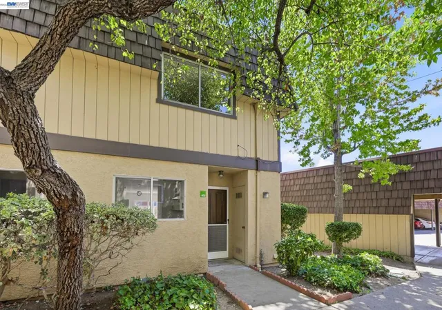 Listing Photo 4 - Condo for sale in building located at 10401 Shaw St, Oakland, CA 94605 - Unit #401
