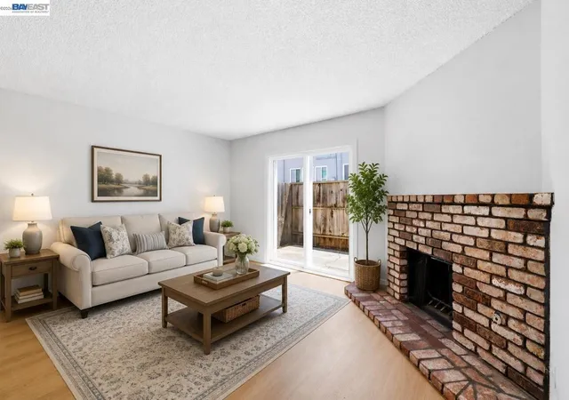 Listing Photo 5 - Condo for sale in building located at 10401 Shaw St, Oakland, CA 94605 - Unit #401