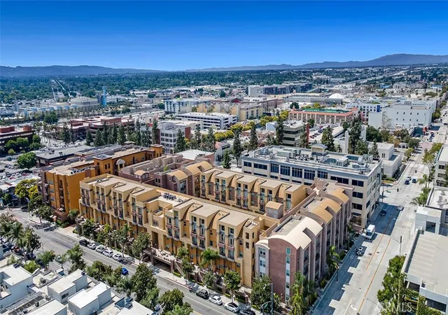 Photo 3 of Condo for sale at 201 E Angeleno Ave #326, Burbank, CA 91502 | MLS# GD26179324 | Listing updated on 2026-09-14