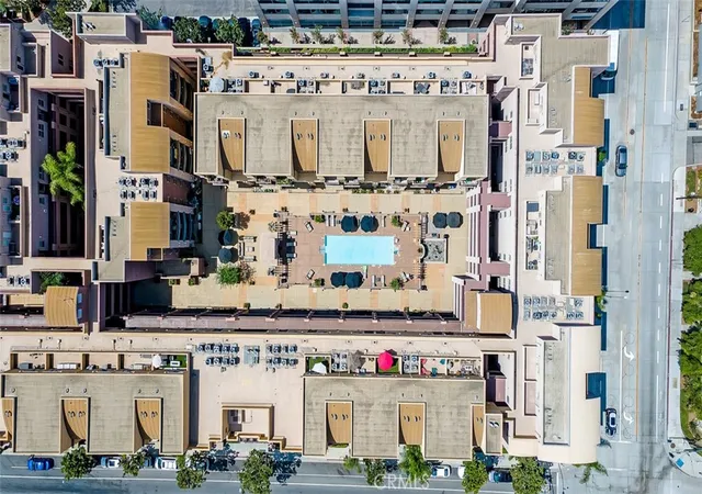Photo 3 of Condo for sale at 201 E Angeleno Ave #326, Burbank, CA 91502 | MLS# GD26179324 | Listing updated on 2026-09-14