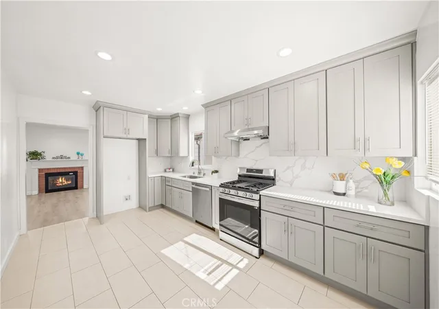 Listing Photo 4 - Condo for sale in building located at 2057 N Eastern, Los Angeles, CA 90032