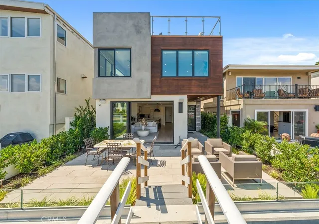 Photo 3 of Single family home for sale at 4014 Channel Pl, Newport Beach, CA 92663 | MLS# OC26174097 | Listing updated on 2026-09-29