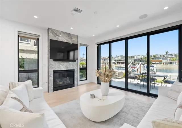 Photo 4 of Single family home for sale at 4014 Channel Pl, Newport Beach, CA 92663 | MLS# OC26174097 | Listing updated on 2026-09-29