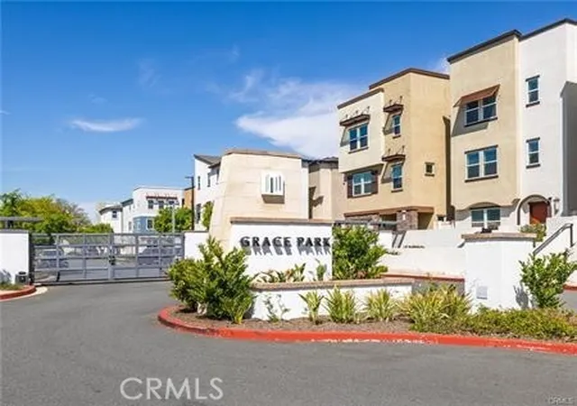 Photo 2 of Townhouse for sale at 533 Daniel Freeman Cir, Inglewood, CA 90301 | MLS# SB26179493 | Listing updated on 2026-09-15