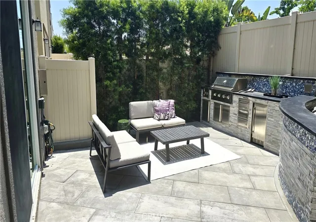 Photo 3 of Townhouse for sale at 533 Daniel Freeman Cir, Inglewood, CA 90301 | MLS# SB26179493 | Listing updated on 2026-09-15