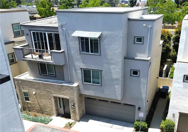 Photo 4 of Townhouse for sale at 533 Daniel Freeman Cir, Inglewood, CA 90301 | MLS# SB26179493 | Listing updated on 2026-09-15