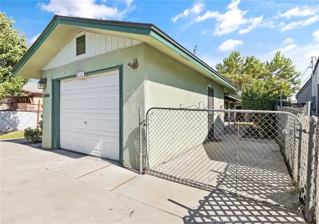 Photo 4 of Sale Pending at 1132 W Prospect, Visalia, CA 93291 | MLS# PI26179642 | Listing updated on 2026-09-16