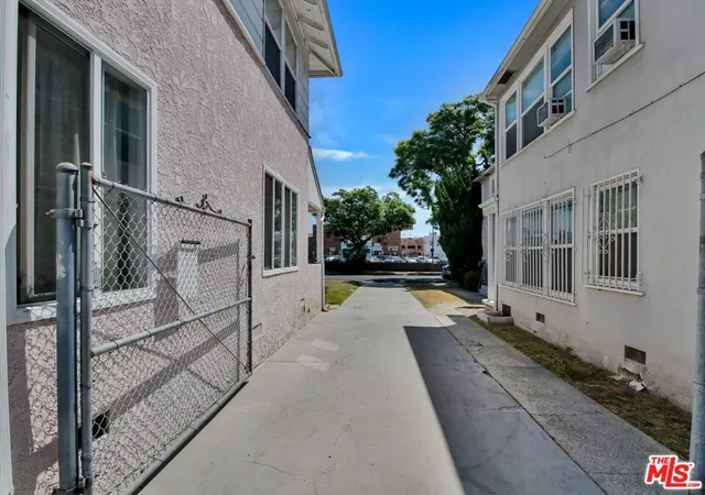 Listing Photo 5 - Condo for sale in building located at 3663 S Victoria Ave, Los Angeles, CA 90016