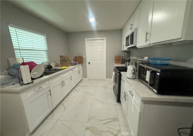 Listing Photo 5 - Condo for sale in building located at 9063 Olive, Fontana, CA 92335