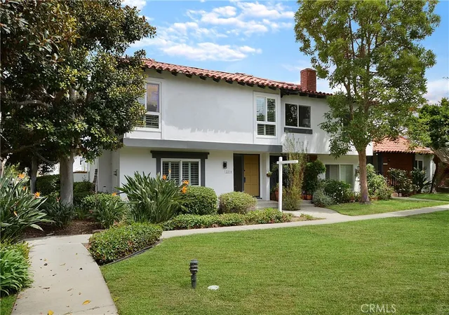 Photo 3 of Single family home for sale at 2214 Vista Hogar, Newport Beach, CA 92660 | MLS# OC26180086 | Listing updated on 2026-10-07
