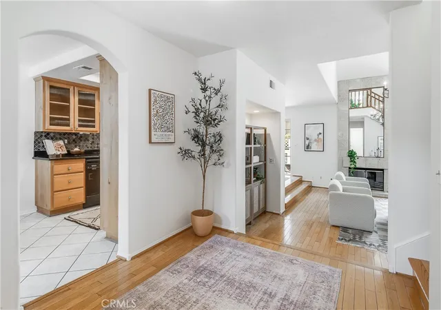 Photo 3 of Townhouse for sale at 630 Wakefield Ct #102, Long Beach, CA 90803 | MLS# PW26178534 | Listing updated on 2026-10-01