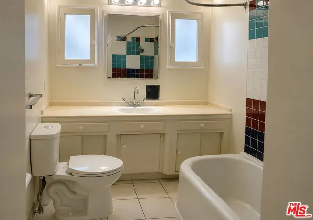 Listing Photo 5 - Condo for sale in building located at 515 N Hayworth Ave, Los Angeles, CA 90048