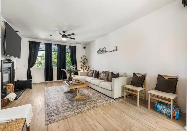Listing Photo 5 - Condo for sale in building located at 545 N Chardonnay Dr, Covina, CA 91723